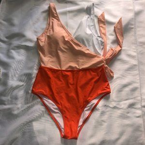NWT CUPSHE Two Toned One Piece Swimsuit Size L